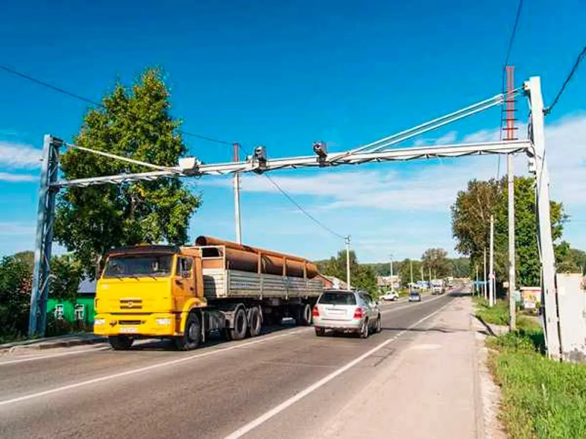 Как сохранить дороги в Новосибирске? Построить весовой контроль